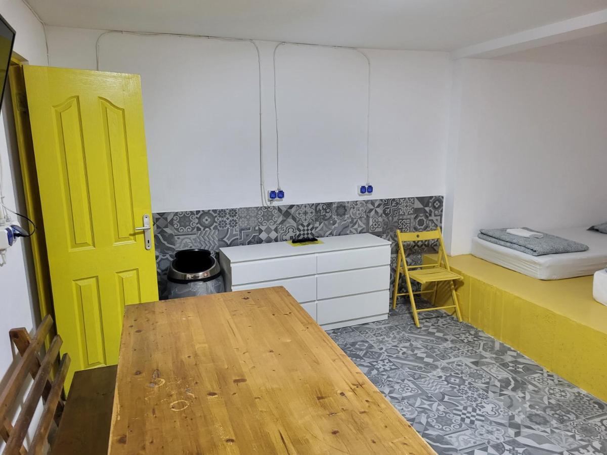 Banat 4 Hostel 부쿠레슈티 외부 사진